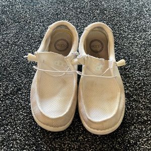 🤙🏾 Hey Dude worn